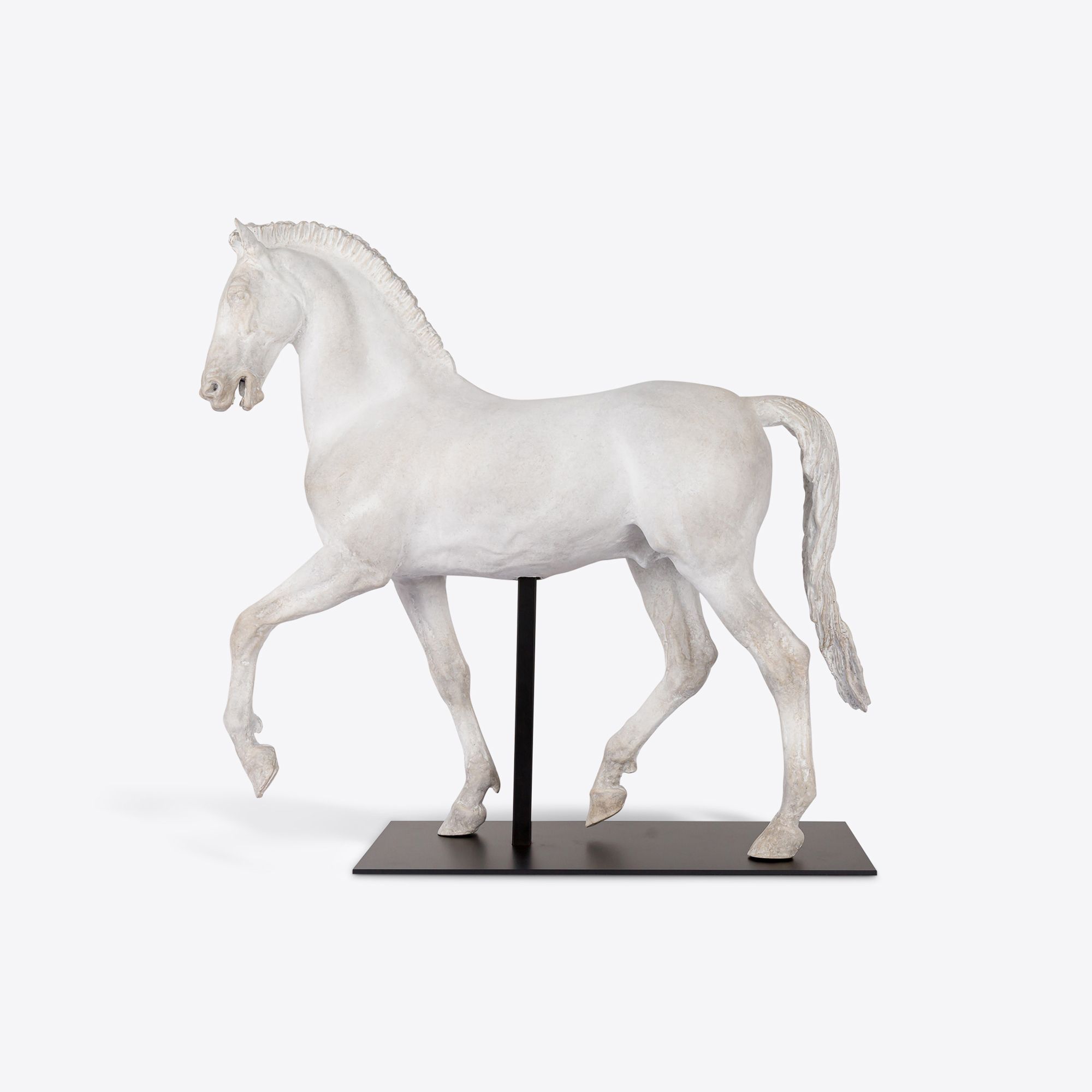 Horse sculpture statue